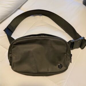 lululemon athletica Olive women’s side bag